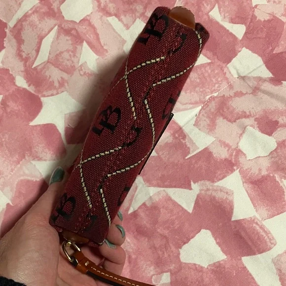 Authentic Dooney & Bourke Red Patterned storage case - Picture 2 of 11